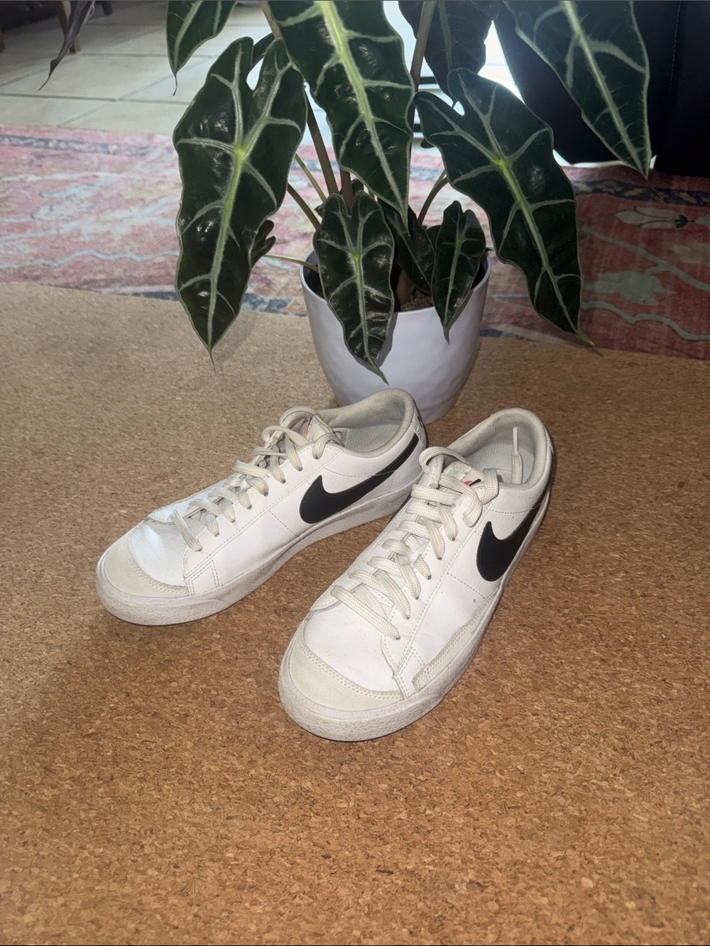 Nike Men’s White Sneakers with Black Swoosh blazer’77